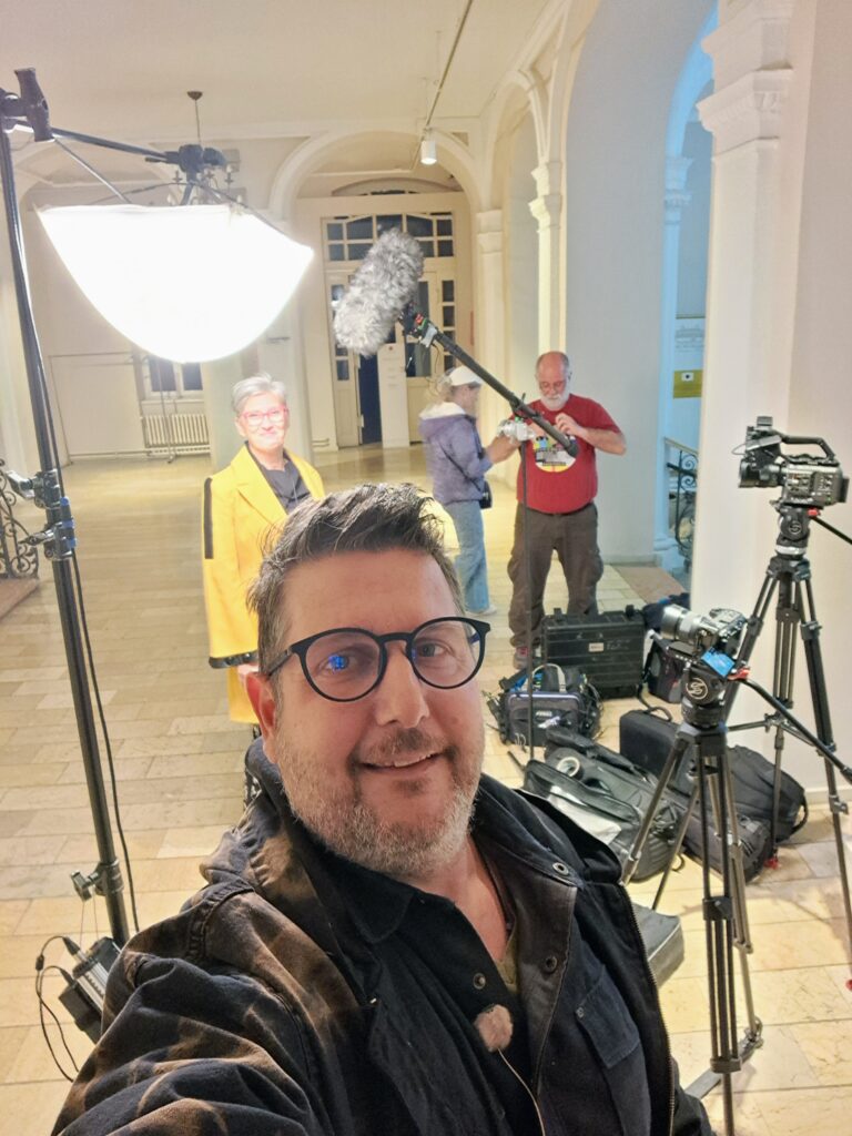 Autor bloga Ivan Ramović na snimanju dokumentarca o neobičnom slikaru