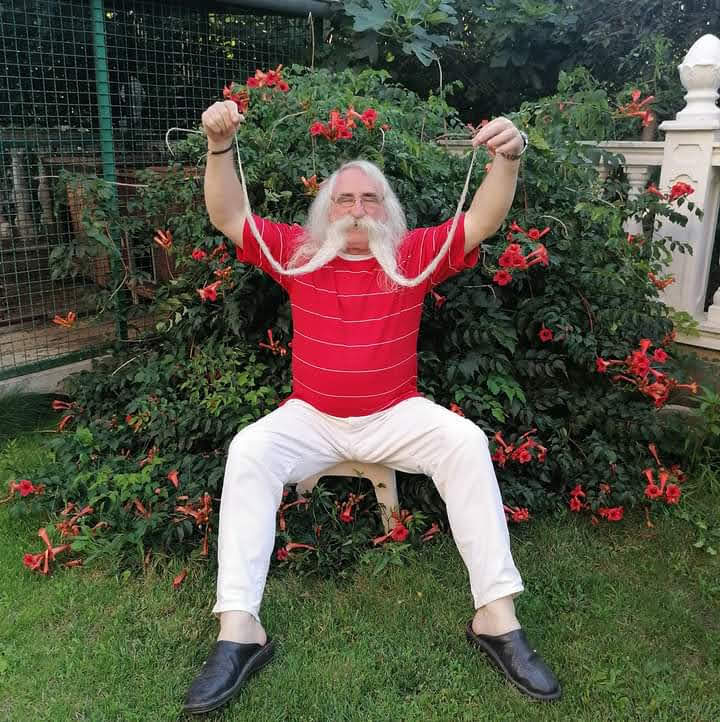 Povratak Tragača Vlasnik najdužih brkova na Balkanu