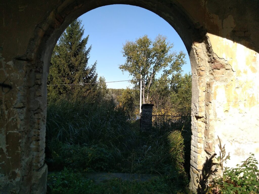 Kroz prolaz crkve Svetog Rudolfa