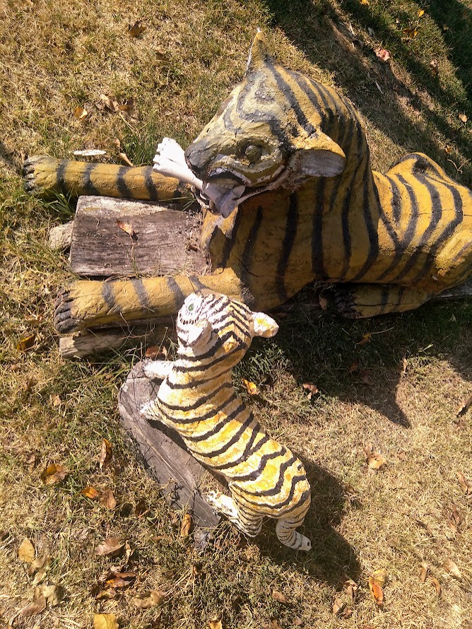 Figura porodice lavića u Drvenom zoološkom vrtu Sikole