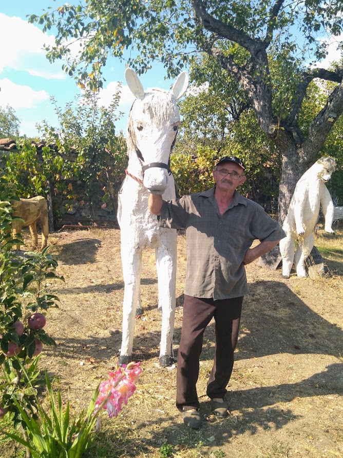 Drveni konj u Zoološkom vrtu Sikole, rad Milana Jovanovića