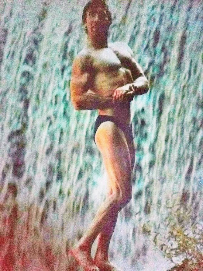 Užički Supermen Milovan Milutinović pozira kao bodibilder