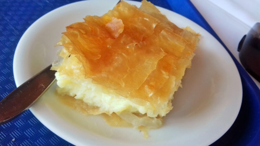 Galaktoburek – tradicionalni grčki kolač sa grizom i korama.