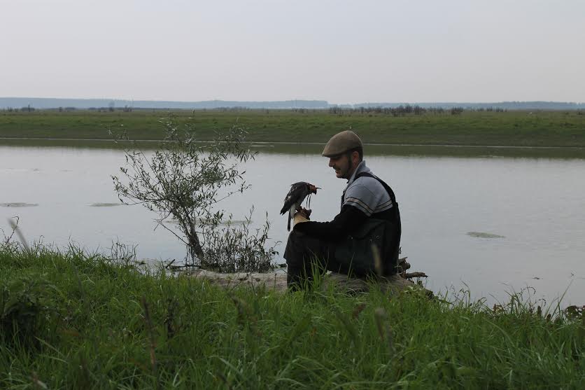 Milan Vučković sa kobcem kraj Tise