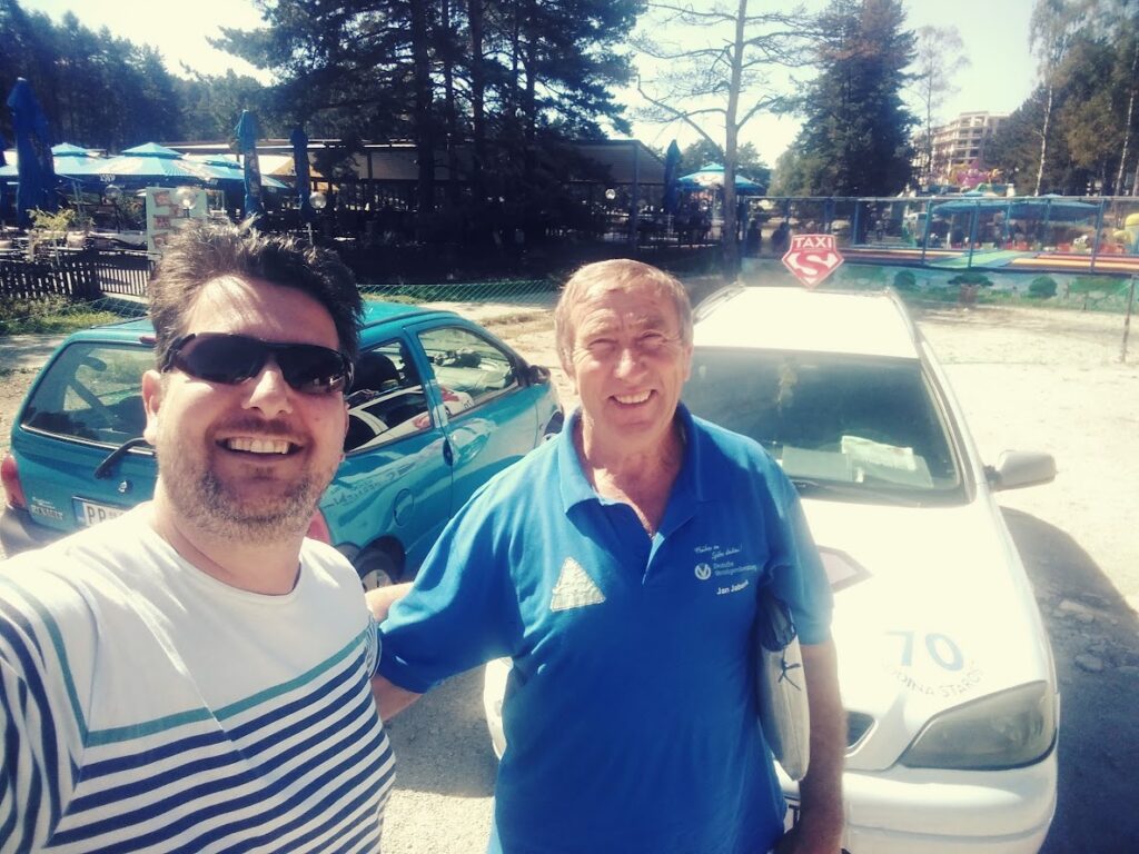 Užički Supermen Milovan Milutinović kao taksista na Zlatiboru
